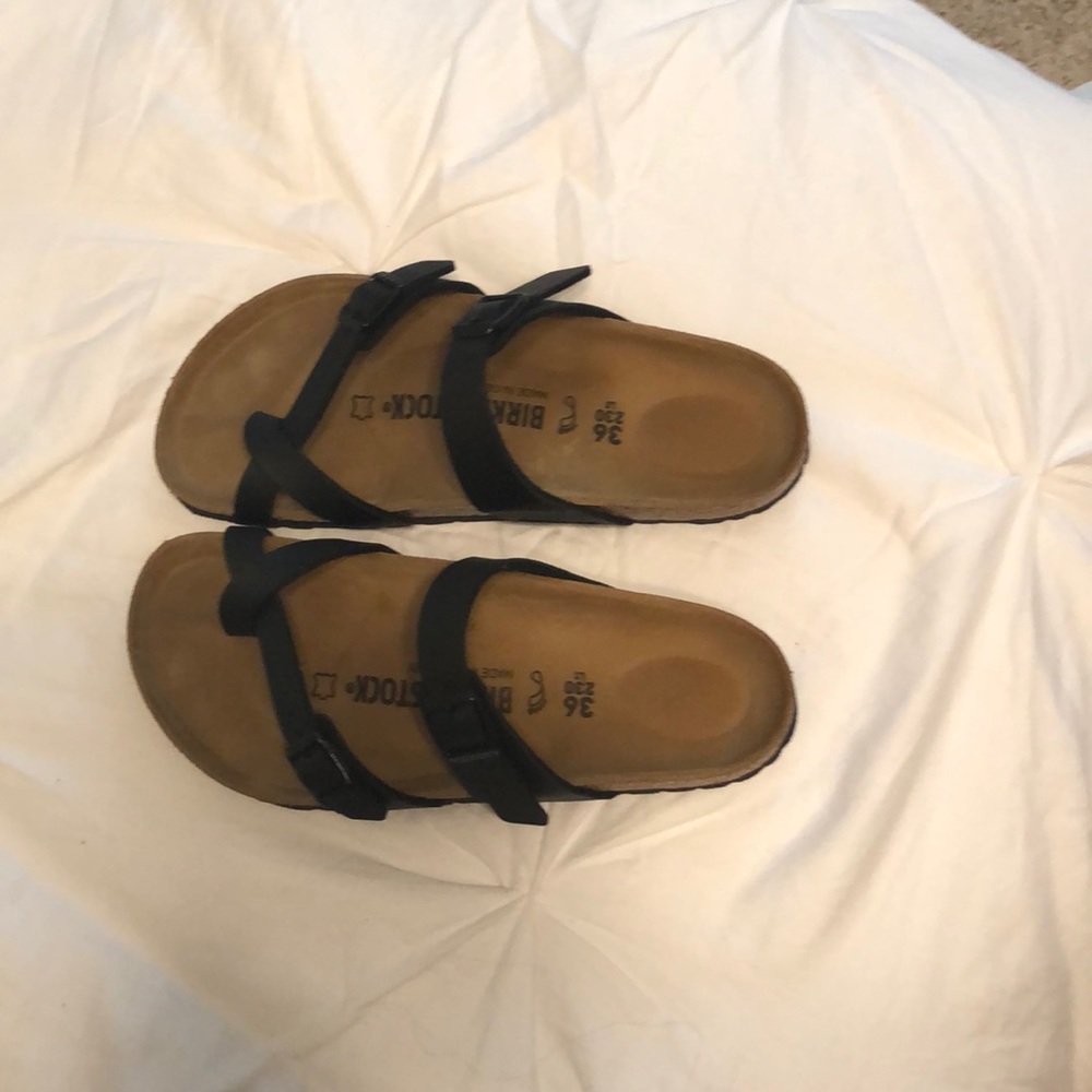 Black Mayari Birkenstock’s